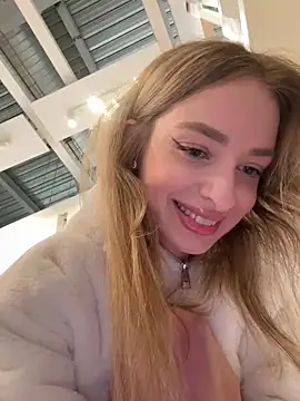 Snapshot of EvieEvans chatting on February 18, 2025, 4:05 pm EvieEvans online show from February 18, 2025, 4:05 pm