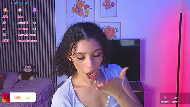 Snapshot of LillyDolls23 chatting on February 20, 2025, 1:40 pm LillyDolls23 online show from February 20, 2025, 1:40 pm