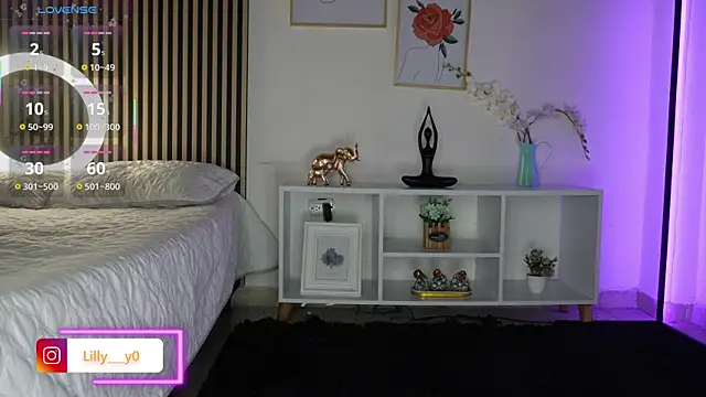 Snapshot of LillyDolls23 chatting on October 3, 2025, 12:35 pm LillyDolls23 online show from October 3, 2025, 12:35 pm