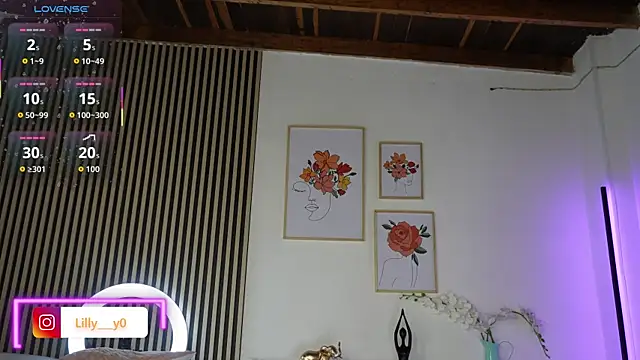 Snapshot of LillyDolls23 chatting on October 18, 2025, 12:50 pm LillyDolls23 online show from October 18, 2025, 12:50 pm