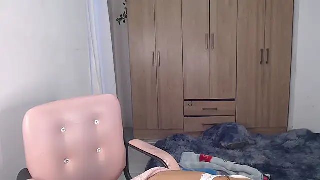 Snapshot of fairylatin222 chatting on February 25, 2025, 11:19 am fairylatin222 online show from February 25, 2025, 11:19 am