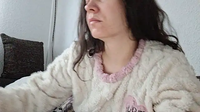 Snapshot of Cyndee_Winter chatting on December 17, 2024, 8:23 am Cyndee Winter online show from December 17, 2024, 8:23 am