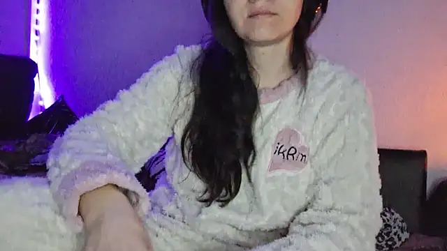 Snapshot of Cyndee_Winter chatting on December 18, 2024, 10:02 pm Cyndee Winter online show from December 18, 2024, 10:02 pm