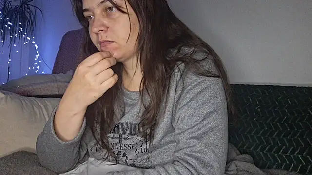 Snapshot of Cyndee_Winter chatting on October 20, 2025, 4:40 pm Cyndee Winter online show from October 20, 2025, 4:40 pm