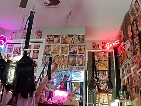 Snapshot of luvs2cumm69 chatting on December 3, 2024, 1:43 pm luvs2cumm69 online show from December 3, 2024, 1:43 pm