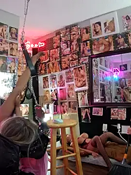 Snapshot of luvs2cumm69 chatting on December 16, 2024, 12:48 am luvs2cumm69 online show from December 16, 2024, 12:48 am