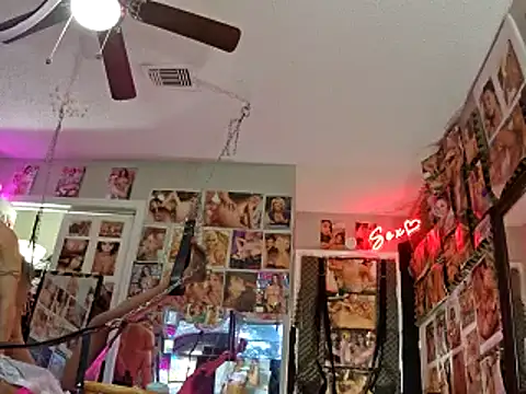 Snapshot of luvs2cumm69 chatting on December 19, 2024, 8:55 pm luvs2cumm69 online show from December 19, 2024, 8:55 pm