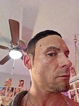 Snapshot of luvs2cumm69 chatting on February 26, 2025, 1:11 am luvs2cumm69 online show from February 26, 2025, 1:11 am