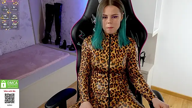 Snapshot of Latex_Kitty chatting on January 14, 2025, 11:20 am Latex Kitty online show from January 14, 2025, 11:20 am