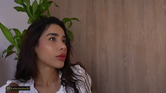 Snapshot of katie_cruz chatting on September 10, 2025, 11:10 am katie cruz online show from September 10, 2025, 11:10 am