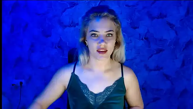 Snapshot of nika_gold1 chatting on September 25, 2025, 8:40 am nika gold1 online show from September 25, 2025, 8:40 am