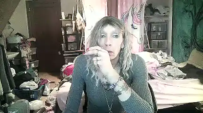 Snapshot of Ombeline1 chatting on January 22, 2025, 2:56 pm Ombeline1 online show from January 22, 2025, 2:56 pm