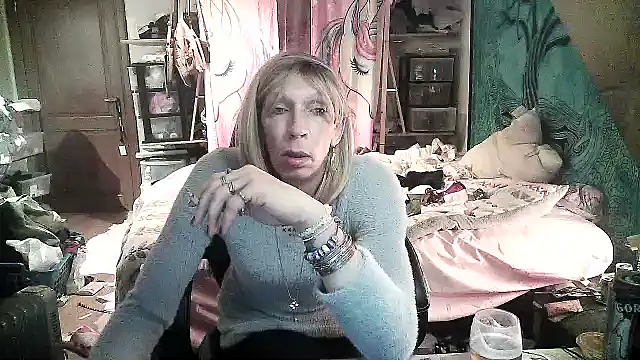 Snapshot of Ombeline1 chatting on January 24, 2025, 3:54 am Ombeline1 online show from January 24, 2025, 3:54 am