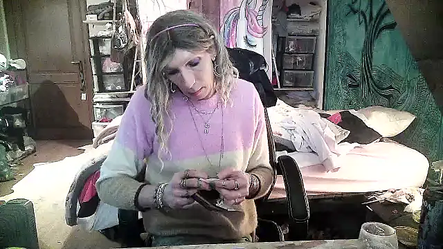 Snapshot of Ombeline1 chatting on January 26, 2025, 1:58 pm Ombeline1 online show from January 26, 2025, 1:58 pm