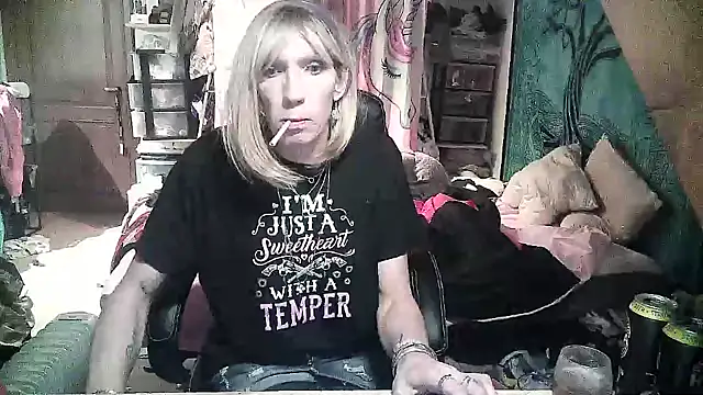 Snapshot of Ombeline1 chatting on February 3, 2025, 6:28 pm Ombeline1 online show from February 3, 2025, 6:28 pm