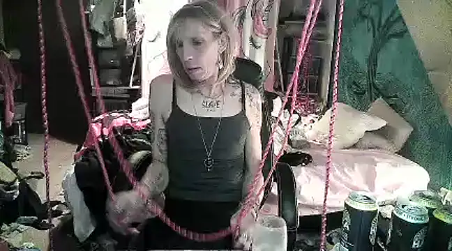 Snapshot of Ombeline1 chatting on February 7, 2025, 9:37 pm Ombeline1 online show from February 7, 2025, 9:37 pm