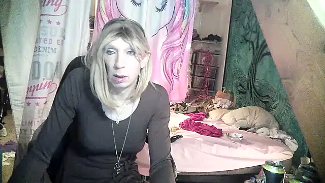 Snapshot of Ombeline1 chatting on February 13, 2025, 5:58 am Ombeline1 online show from February 13, 2025, 5:58 am
