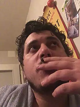 Snapshot of Daminou28 chatting on December 18, 2024, 12:43 am Daminou28 online show from December 18, 2024, 12:43 am