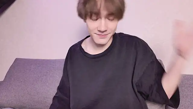 Snapshot of callmenineoneseven chatting on October 18, 2025, 12:24 am callmenineoneseven online show from October 18, 2025, 12:24 am