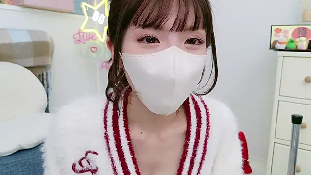 Snapshot of -minami- chatting on January 12, 2025, 6:49 am -minami- online show from January 12, 2025, 6:49 am