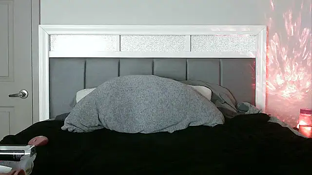 Snapshot of jazzys_w0rld chatting on February 14, 2025, 9:03 am jazzys w0rld online show from February 14, 2025, 9:03 am