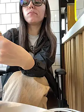 Snapshot of Jinna_milli chatting on March 9, 2025, 11:58 am Jinna milli online show from March 9, 2025, 11:58 am