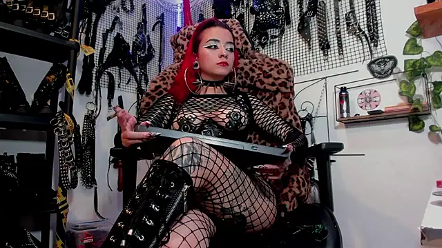 Snapshot of Agatha_BDSM chatting on December 10, 2024, 10:05 pm Agatha BDSM online show from December 10, 2024, 10:05 pm