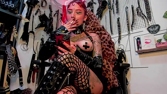 Snapshot of Agatha_BDSM chatting on December 30, 2024, 10:23 pm Agatha BDSM online show from December 30, 2024, 10:23 pm