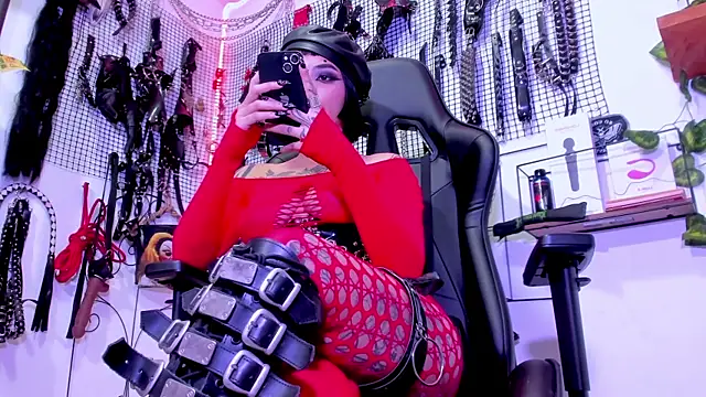 Snapshot of Agatha_BDSM chatting on February 28, 2025, 8:18 pm Agatha BDSM online show from February 28, 2025, 8:18 pm