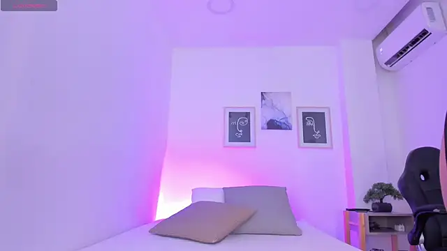 Snapshot of emelie_89 chatting on March 21, 2025, 12:06 pm emelie 89 online show from March 21, 2025, 12:06 pm