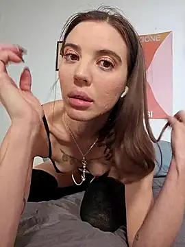 Snapshot of licoricepizza chatting on October 13, 2025, 9:53 am licoricepizza online show from October 13, 2025, 9:53 am