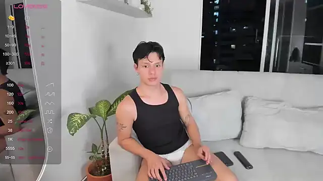 Snapshot of Alexxblue chatting on December 5, 2024, 12:19 am Alexxblue online show from December 5, 2024, 12:19 am