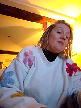 Snapshot of lady_charlyne chatting on December 10, 2024, 7:00 pm lady charlyne online show from December 10, 2024, 7:00 pm