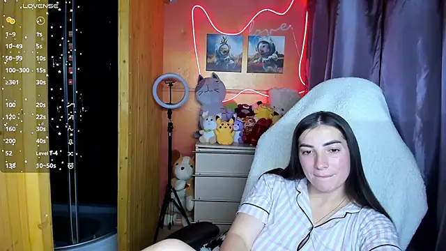 Snapshot of Fiery_Brunette_ chatting on October 3, 2025, 4:15 pm Fiery Brunette  online show from October 3, 2025, 4:15 pm