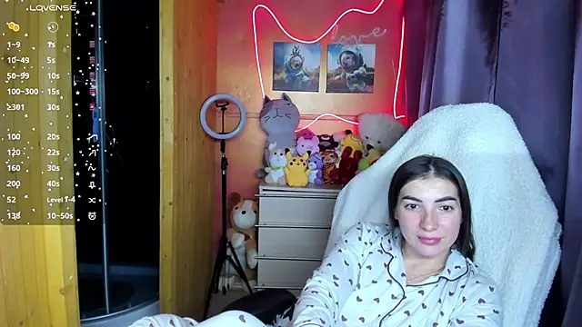 Snapshot of Fiery_Brunette_ chatting on October 9, 2025, 1:20 pm Fiery Brunette  online show from October 9, 2025, 1:20 pm