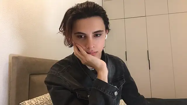 Snapshot of k0sta_ chatting on December 29, 2024, 5:42 am k0sta online show from December 29, 2024, 5:42 am