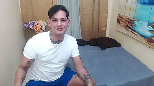 Snapshot of two_monstercock chatting on November 3, 2025, 6:31 pm two monstercock online show from November 3, 2025, 6:31 pm