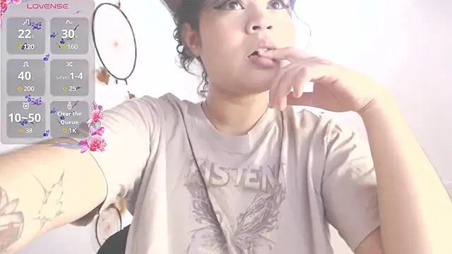 Snapshot of Amara18_ chatting on October 4, 2025, 8:56 am Amara18 online show from October 4, 2025, 8:56 am