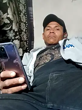 Snapshot of Moreno1813 chatting on March 16, 2025, 6:31 am Moreno1813 online show from March 16, 2025, 6:31 am