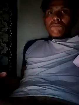 Snapshot of Moreno1813 chatting on March 19, 2025, 10:33 am Moreno1813 online show from March 19, 2025, 10:33 am