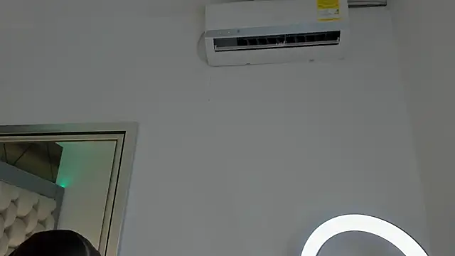 Snapshot of Helleamazing chatting on February 23, 2025, 5:01 am Helleamazing online show from February 23, 2025, 5:01 am