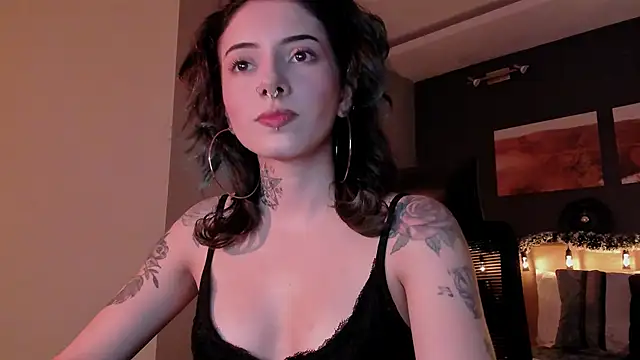 Snapshot of LiliJones_ chatting on December 3, 2024, 4:50 pm LiliJones online show from December 3, 2024, 4:50 pm
