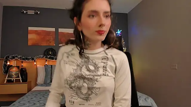 Snapshot of LiliJones_ chatting on December 4, 2024, 4:38 pm LiliJones online show from December 4, 2024, 4:38 pm