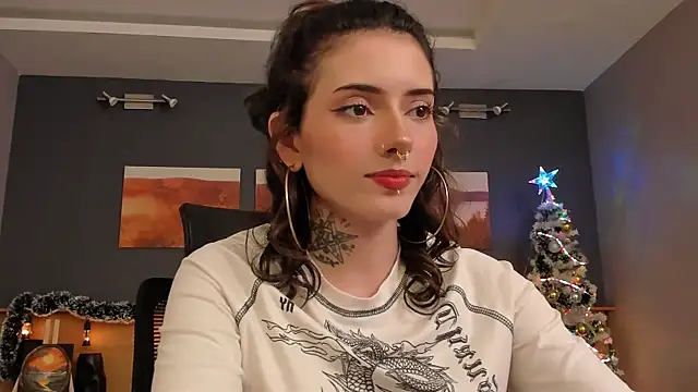 Snapshot of LiliJones_ chatting on December 4, 2024, 7:45 pm LiliJones online show from December 4, 2024, 7:45 pm