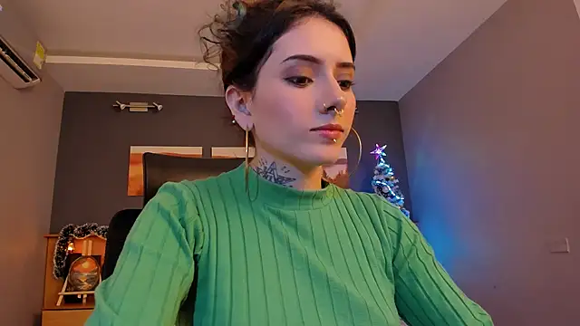 Snapshot of LiliJones_ chatting on December 5, 2024, 8:00 pm LiliJones online show from December 5, 2024, 8:00 pm