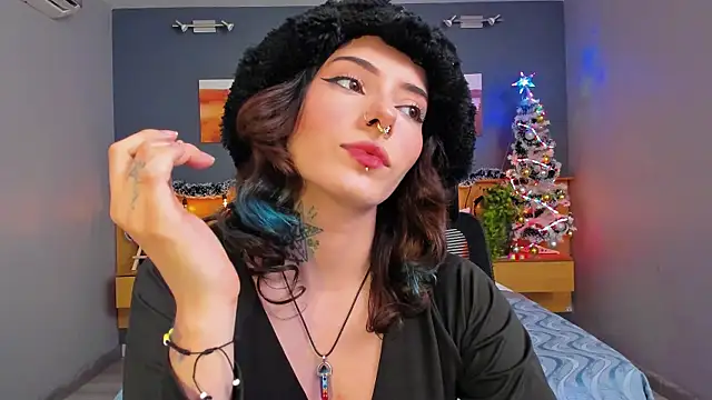 Snapshot of LiliJones_ chatting on December 7, 2024, 4:47 pm LiliJones online show from December 7, 2024, 4:47 pm