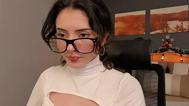 Snapshot of LiliJones_ chatting on December 9, 2024, 4:37 pm LiliJones online show from December 9, 2024, 4:37 pm