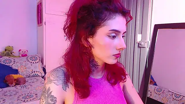 Snapshot of LiliJones_ chatting on February 4, 2025, 6:17 pm LiliJones online show from February 4, 2025, 6:17 pm