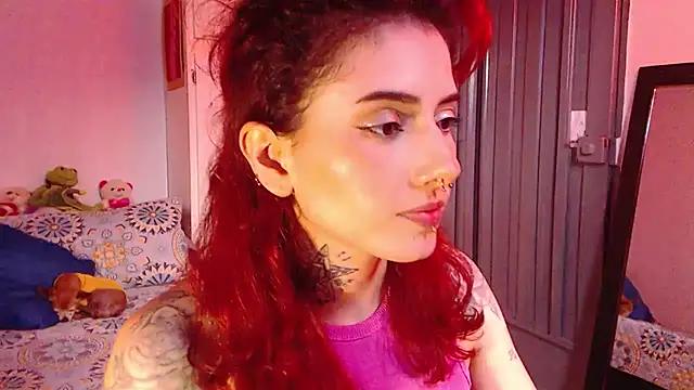 Snapshot of LiliJones_ chatting on February 4, 2025, 9:20 pm LiliJones online show from February 4, 2025, 9:20 pm