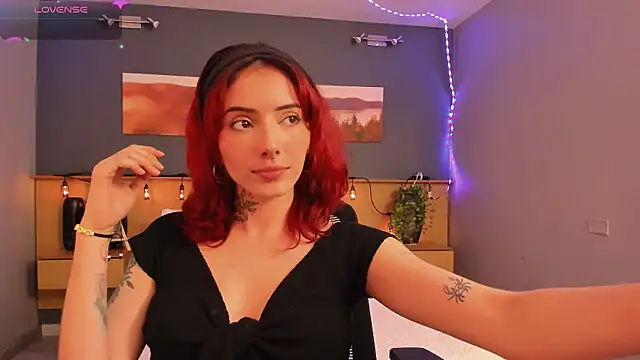 Snapshot of LiliJones_ chatting on February 5, 2025, 4:03 pm LiliJones online show from February 5, 2025, 4:03 pm